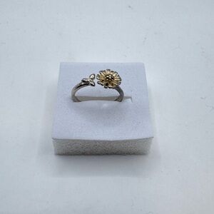 Vintage Floral Sterling Silver ring.Sz 7